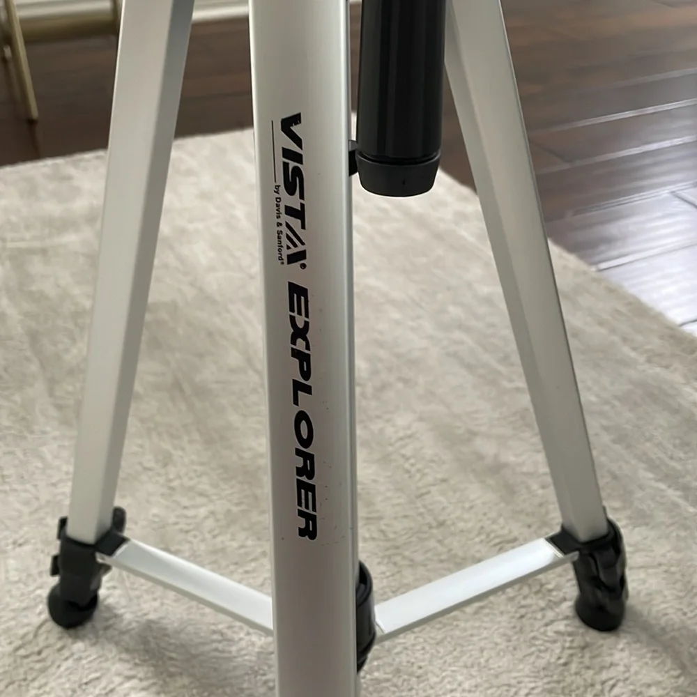 Camera extendable tripod with carrying case